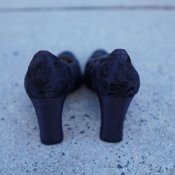 A Touch of Nina 8N Floral Embroidered Block Heel Pumps Whimsigoth Dark Academia - Picture 5 of 14